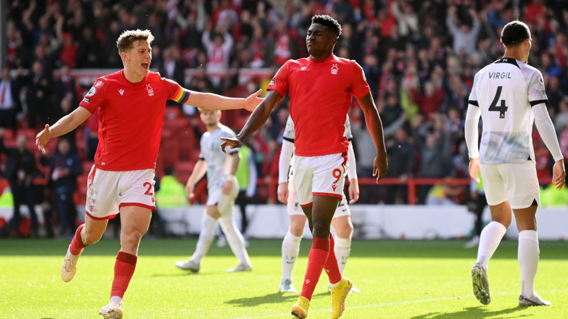 更引发了众 更引发了众